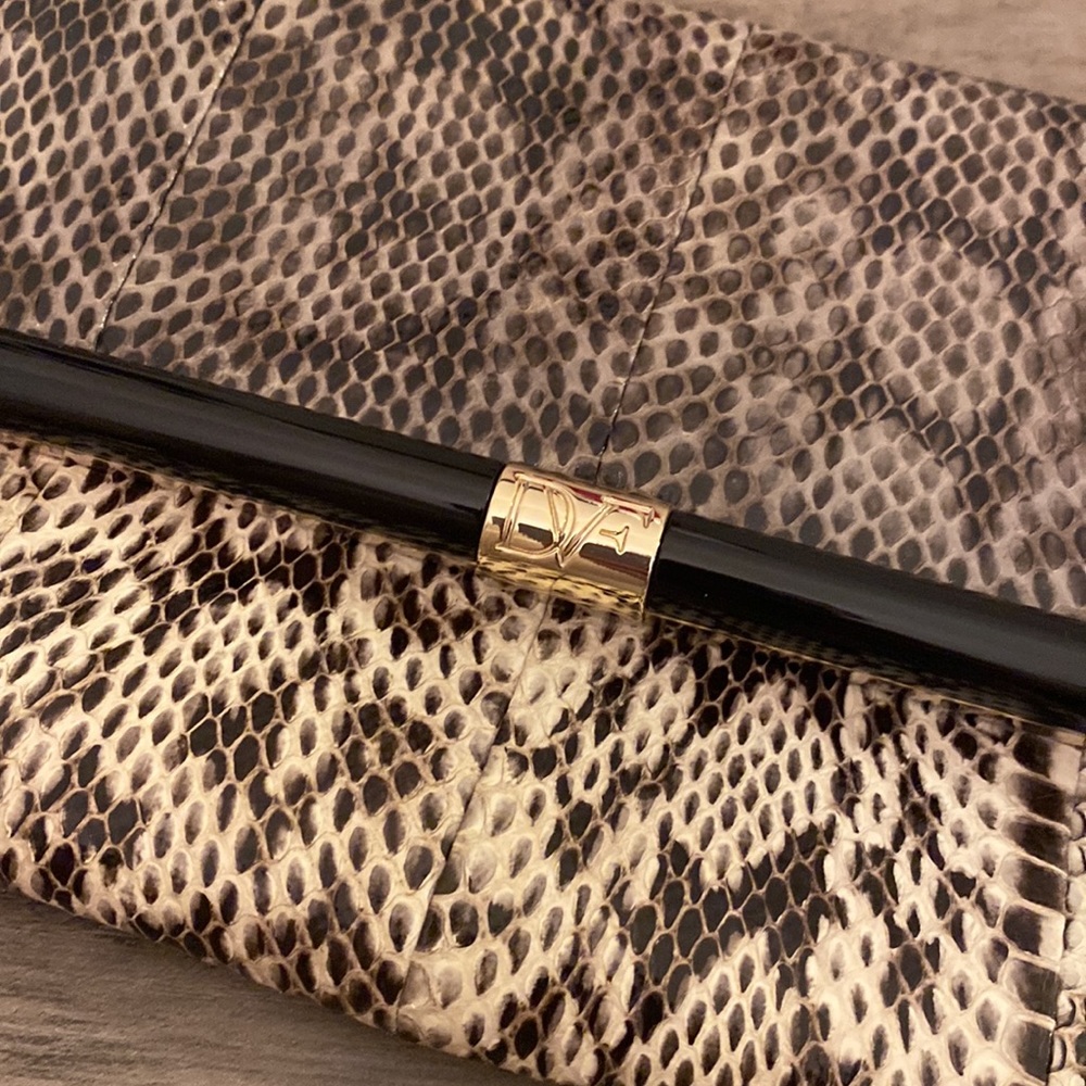 DVF Snakeskin clutch - Picture 3 of 8